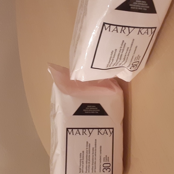 Mary Kay Skincare 2 Pk Mary Kay Discontinued Sealed Cleansing Cloths Poshmark